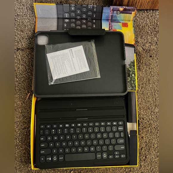 ZAGG Pro Keys Detachable Case & Wireless Keyboard - Picture 4 of 7